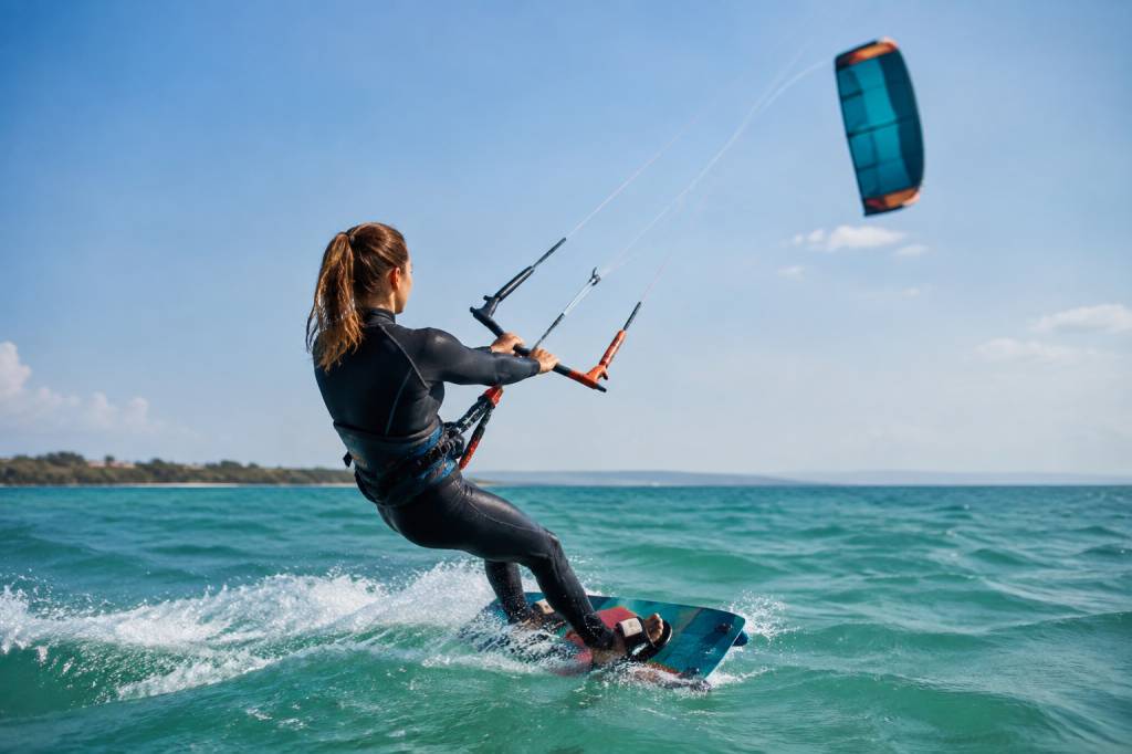 Débutant kitesurf : comment je choisis mon premier spot pour progresser en confiance
